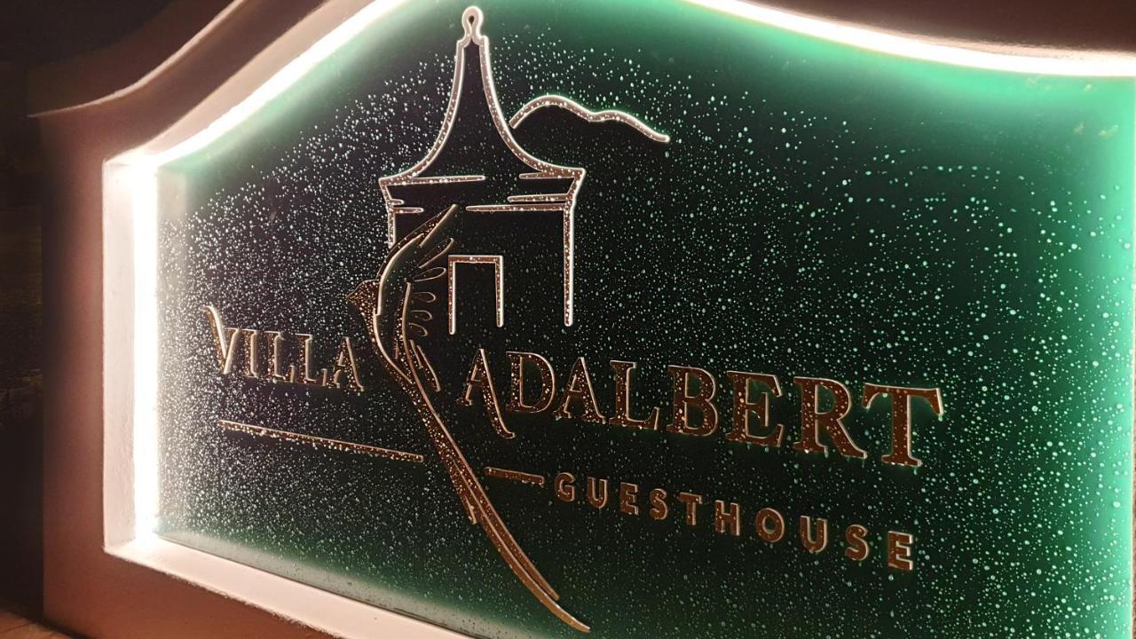 Villa Adalbert Guesthouse (Adults Only) サマーセット・ウェスト エクステリア 写真